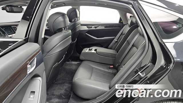 Genesis G80 2018 — photo 16