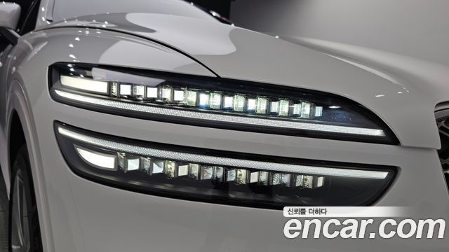 Genesis GV70 2025 — photo 8