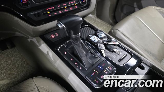 Kia Canival 2017 — photo 12