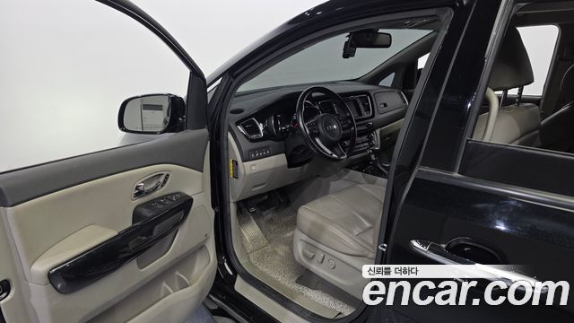 Kia Canival 2017 — photo 13