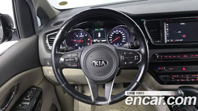 Kia Canival 2017 — photo 20