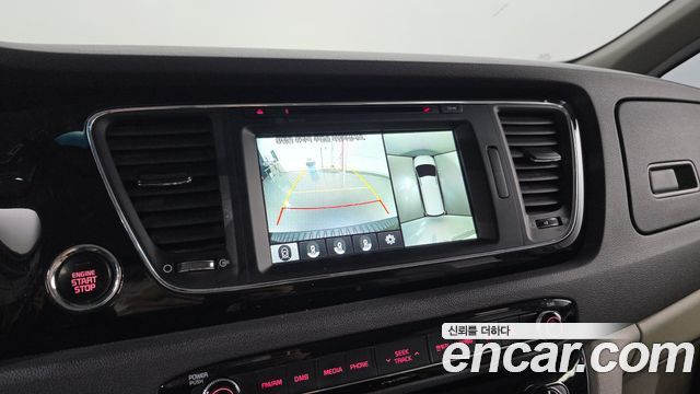 Kia Canival 2017 — photo 22