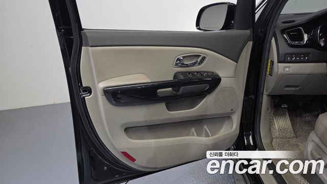 Kia Canival 2017 — photo 14