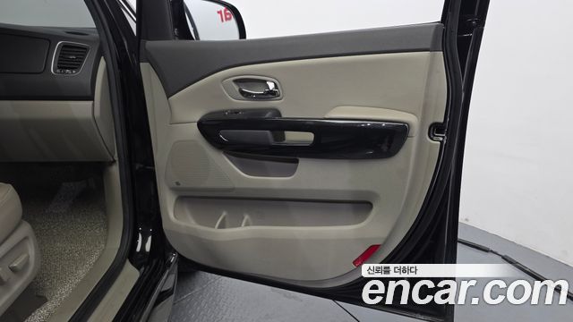 Kia Canival 2017 — photo 15