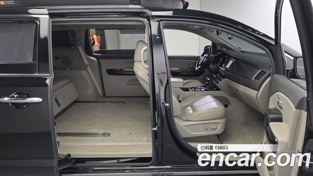 Kia Canival 2017 — photo 16