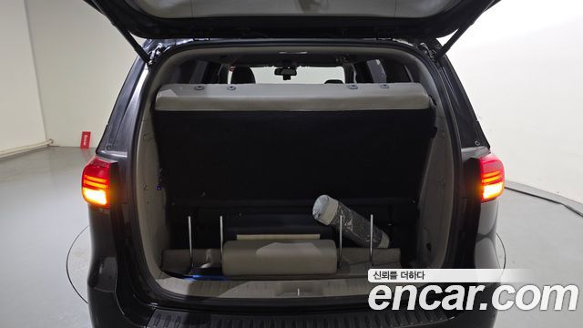 Kia Canival 2017 — photo 29