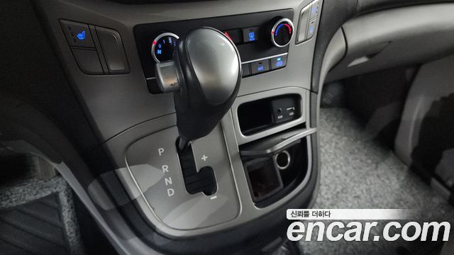 Hyundai Starex 2017 — photo 12