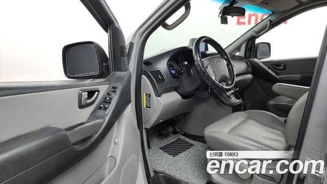 Hyundai Starex 2017 — photo 13