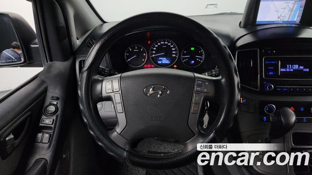 Hyundai Starex 2017 — photo 19