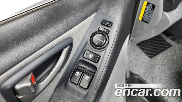 Hyundai Starex 2017 — photo 25