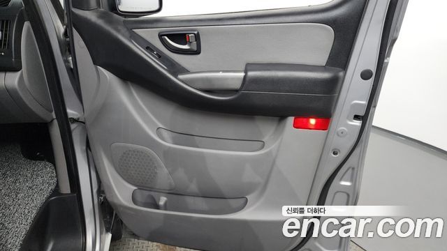Hyundai Starex 2017 — photo 14