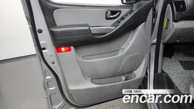 Hyundai Starex 2017 — photo 15