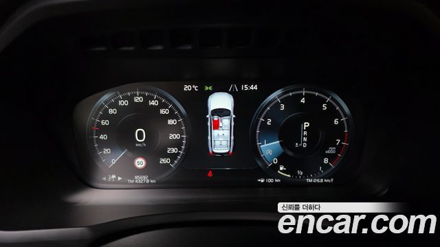 Volvo XC90 2018 — photo 11