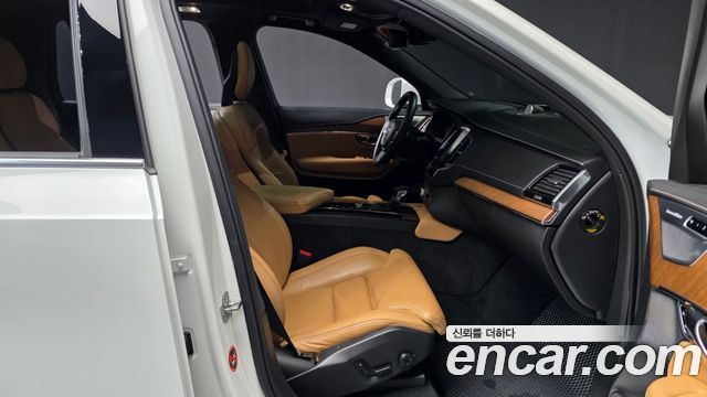 Volvo XC90 2018 — photo 17