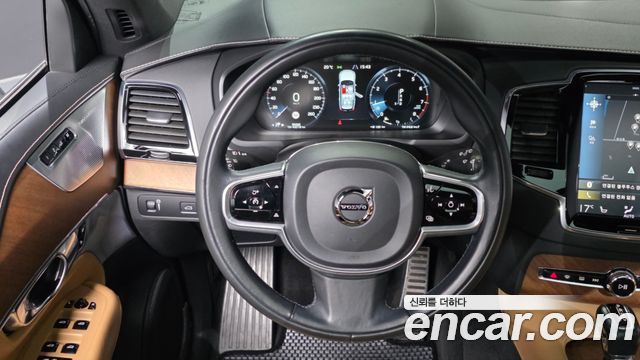 Volvo XC90 2018 — photo 19