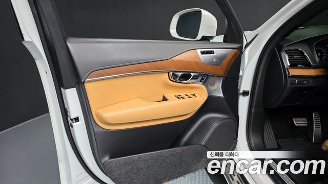 Volvo XC90 2018 — photo 14