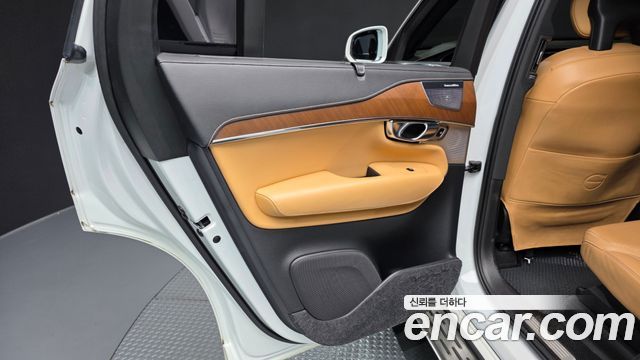 Volvo XC90 2018 — photo 15
