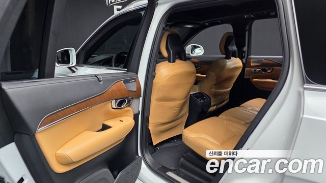 Volvo XC90 2018 — photo 16