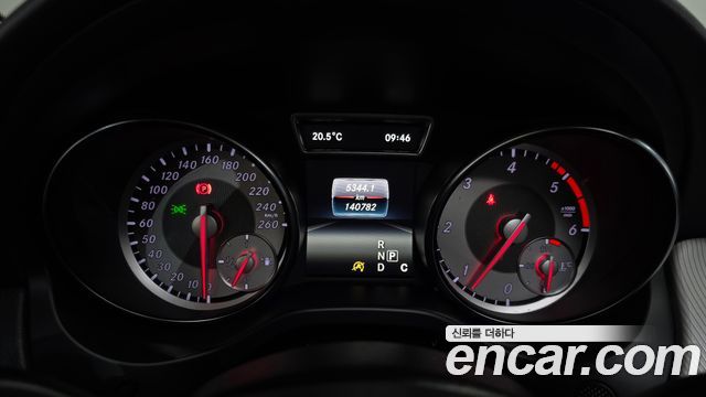 Mercedes-Benz GLA-Class 2016 — photo 8
