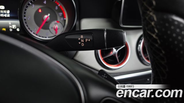 Mercedes-Benz GLA-Class 2016 — photo 9