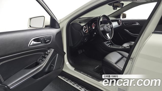 Mercedes-Benz GLA-Class 2016 — photo 10