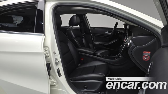 Mercedes-Benz GLA-Class 2016 — photo 11
