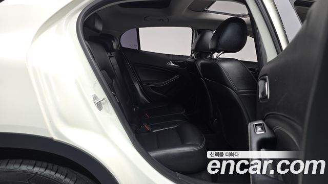 Mercedes-Benz GLA-Class 2016 — photo 12