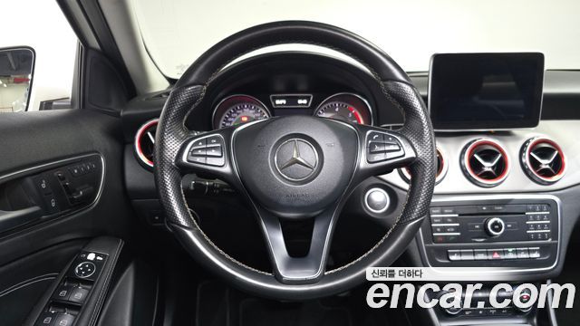Mercedes-Benz GLA-Class 2016 — photo 13