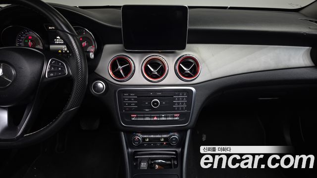 Mercedes-Benz GLA-Class 2016 — photo 14