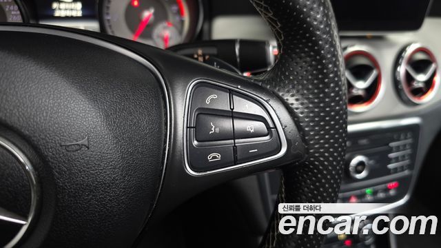Mercedes-Benz GLA-Class 2016 — photo 15