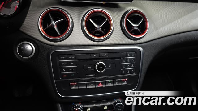 Mercedes-Benz GLA-Class 2016 — photo 16