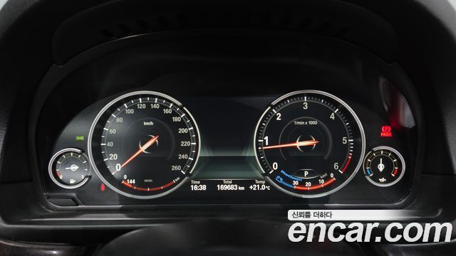 BMW 5-Series 2013 — photo 8