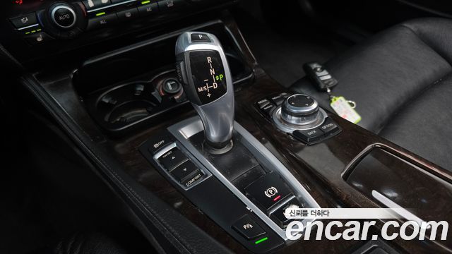 BMW 5-Series 2013 — photo 9