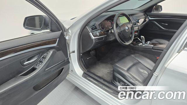 BMW 5-Series 2013 — photo 10
