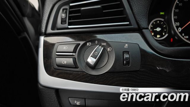 BMW 5-Series 2013 — photo 17