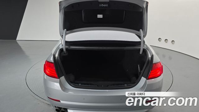BMW 5-Series 2013 — photo 20