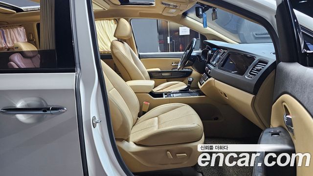 Kia Canival 2018 — photo 11