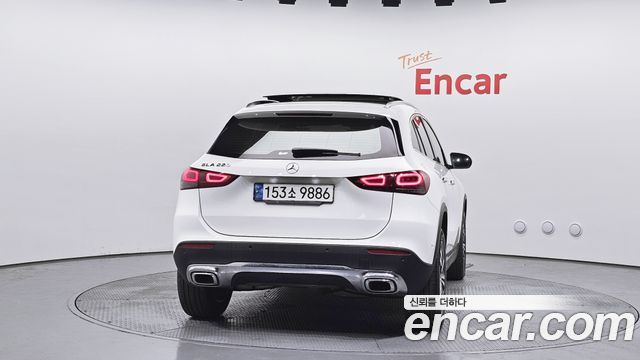 Mercedes-Benz GLA-Class 2021 — photo 4
