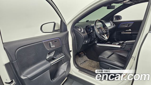 Mercedes-Benz GLA-Class 2021 — photo 10