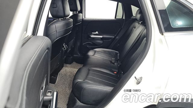 Mercedes-Benz GLA-Class 2021 — photo 11