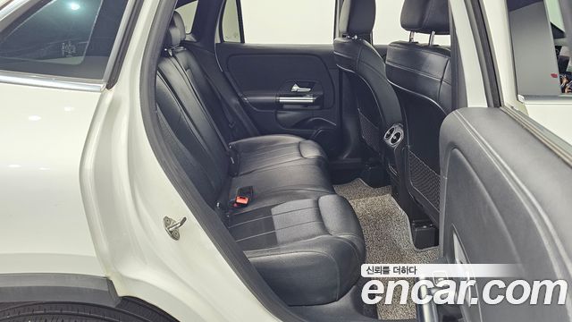 Mercedes-Benz GLA-Class 2021 — photo 12