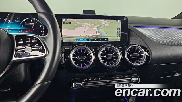 Mercedes-Benz GLA-Class 2021 — photo 13