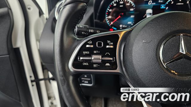 Mercedes-Benz GLA-Class 2021 — photo 17