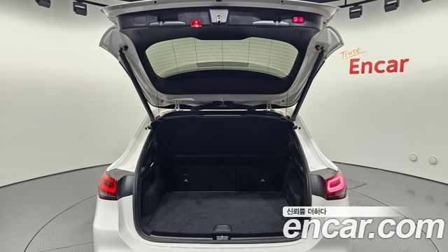Mercedes-Benz GLA-Class 2021 — photo 19