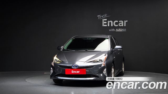 Toyota Prius 2017 — photo 3