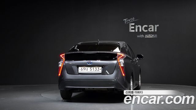 Toyota Prius 2017 — photo 4