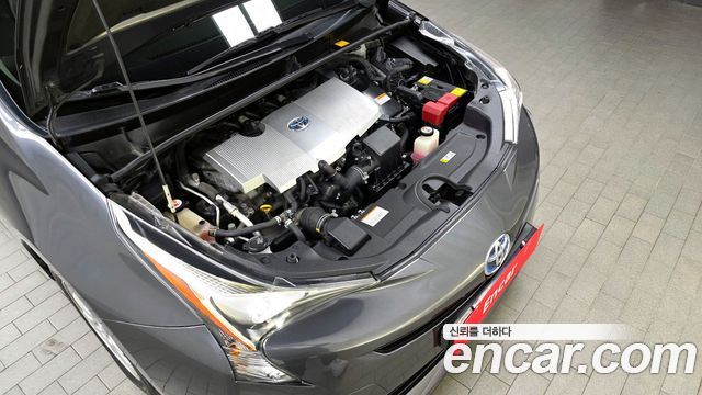 Toyota Prius 2017 — photo 6