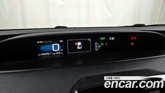 Toyota Prius 2017 — photo 8