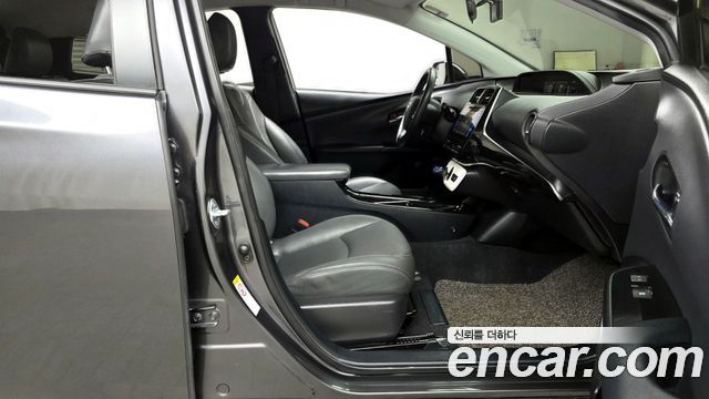 Toyota Prius 2017 — photo 10