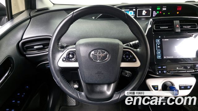 Toyota Prius 2017 — photo 13